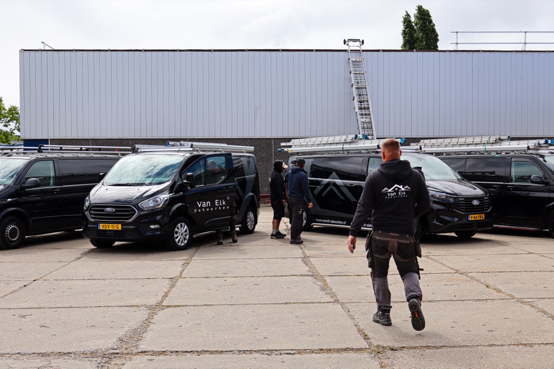 Van Elk team bij de bedrijfswagens